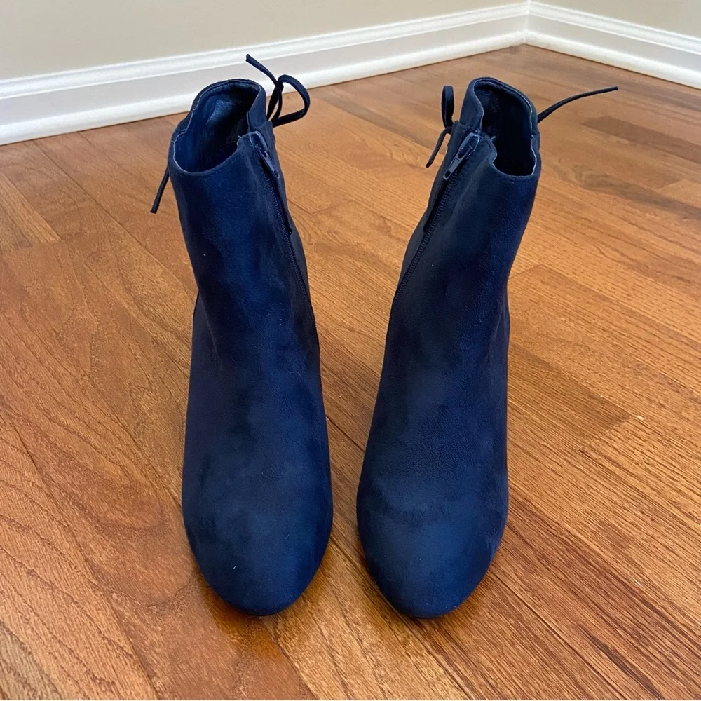 SOLD Blue Suede Booties Size 9 - Picture 3 of 8